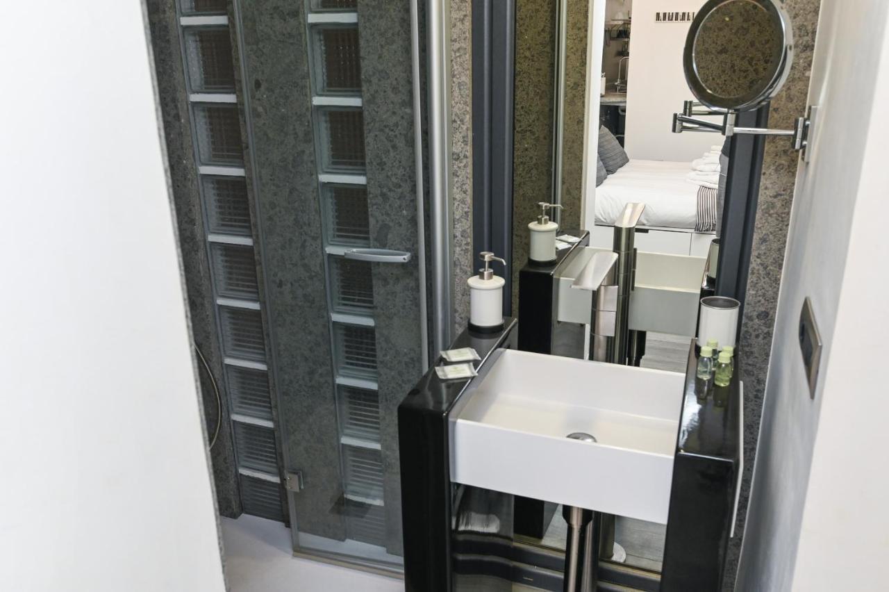 The Essential Trastevere Design Studio Rome Extérieur photo