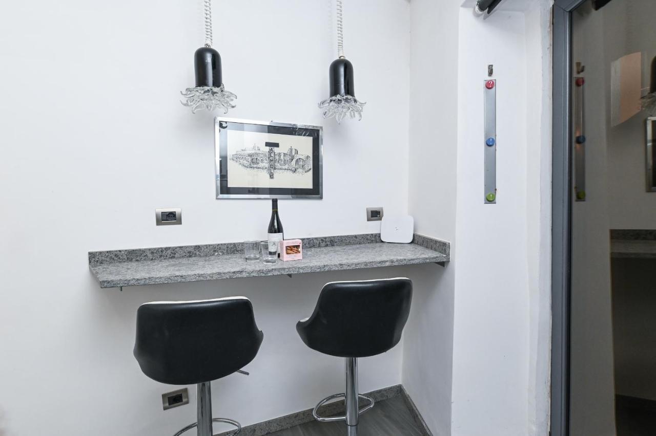 The Essential Trastevere Design Studio Rome Extérieur photo