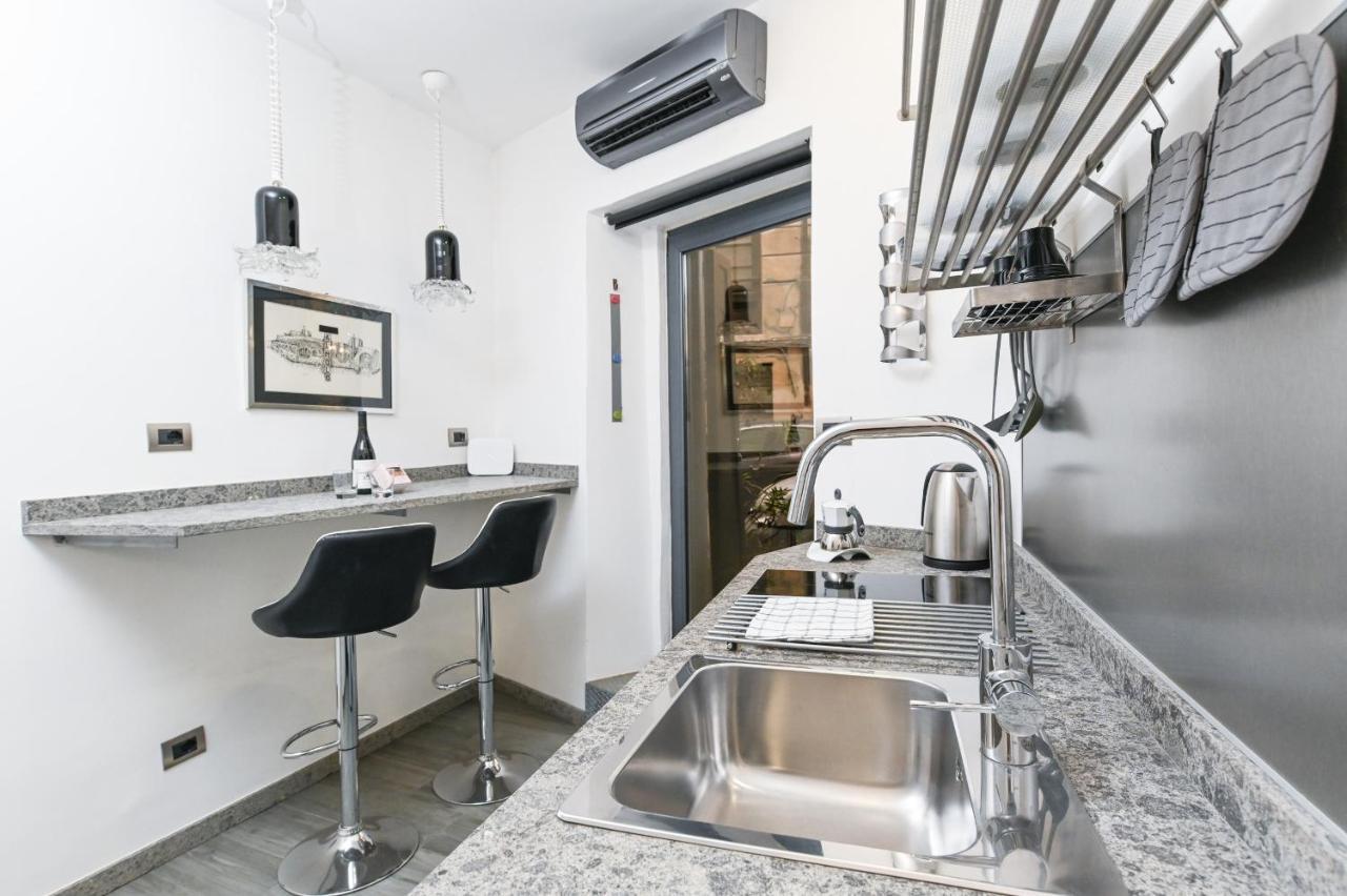 The Essential Trastevere Design Studio Rome Extérieur photo