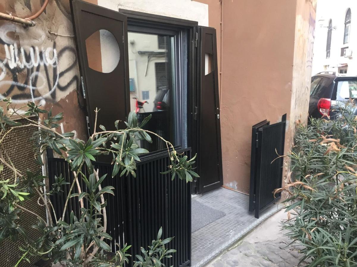The Essential Trastevere Design Studio Rome Extérieur photo