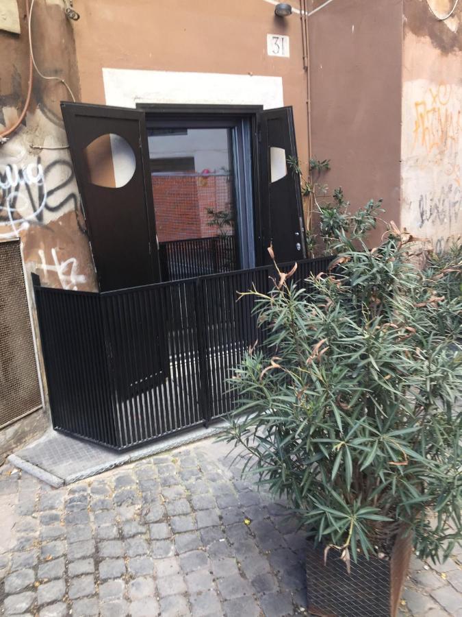 The Essential Trastevere Design Studio Rome Extérieur photo