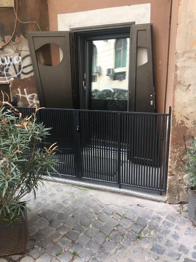 The Essential Trastevere Design Studio Rome Extérieur photo
